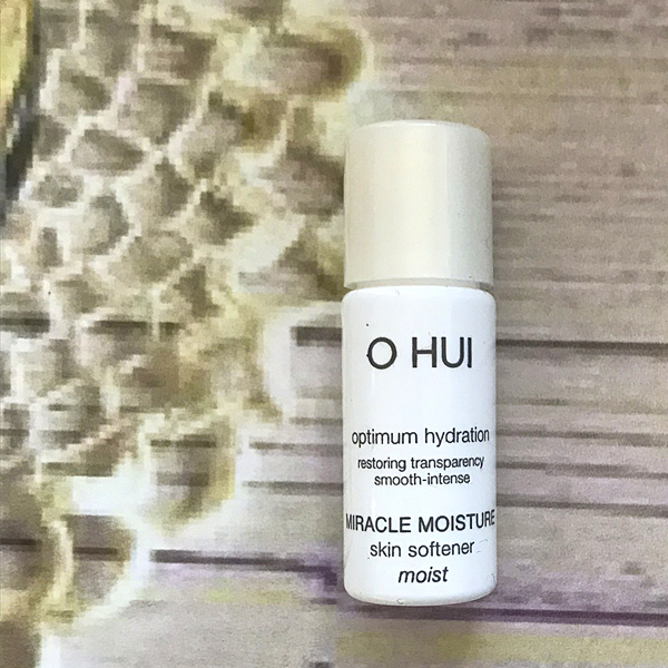 Пробник OHUI Miracle Moist Skin Softener (Moist). Вторая красивая фотография
